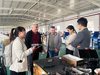 Selamat datang pelanggan Tajikistan untuk mengunjungi Unitek Laser Factory